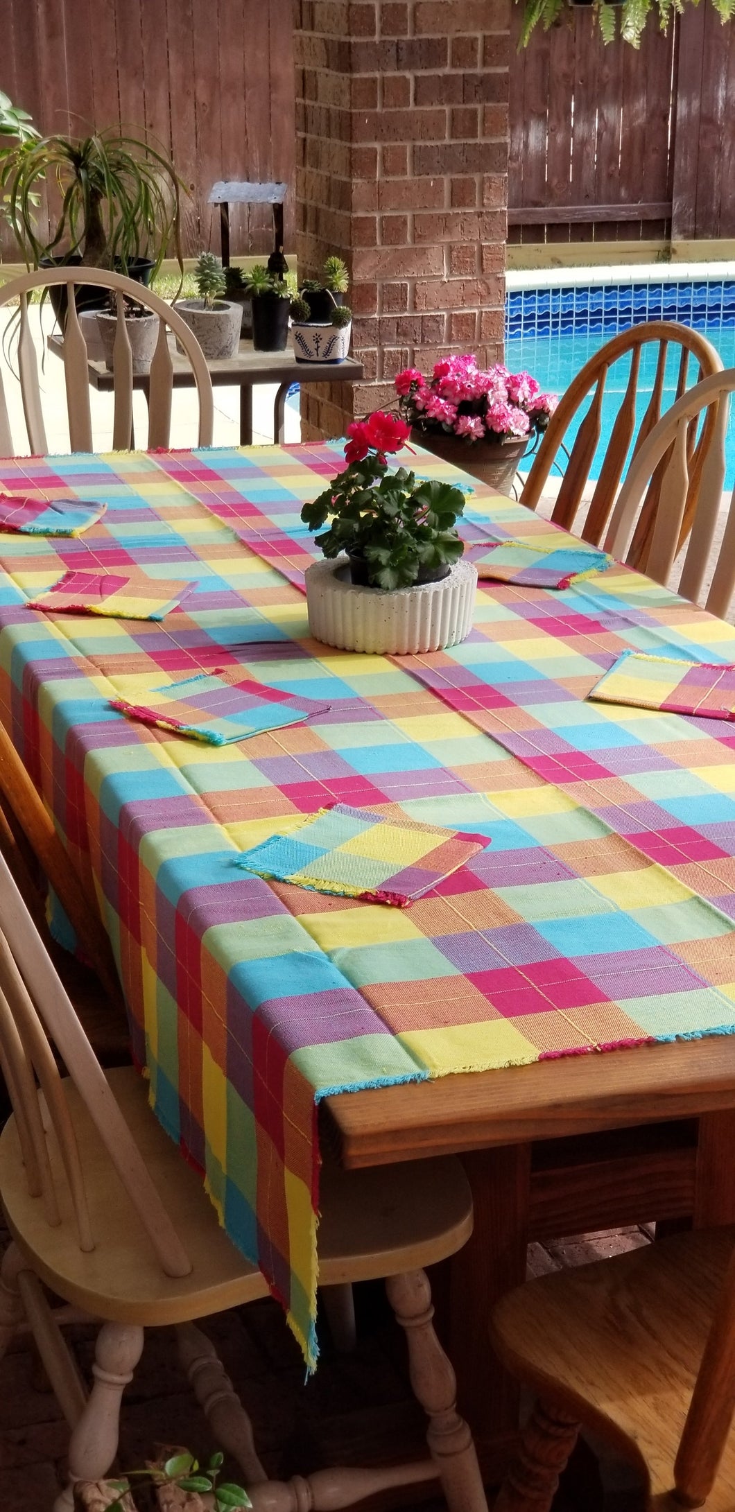 Rectangular Happy Tablecloth with 8 Napkins